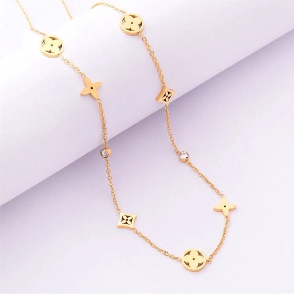 18k Gold Plated Designer Four Leaf Clover Necklace - Picture 2 of 6